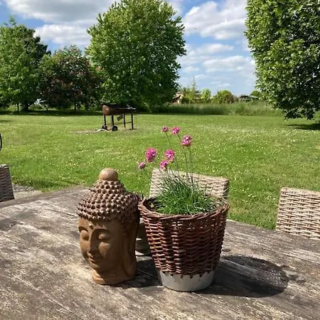 Casa de Férias Longere Charentaise En Pleine Campagne Vallonnee.